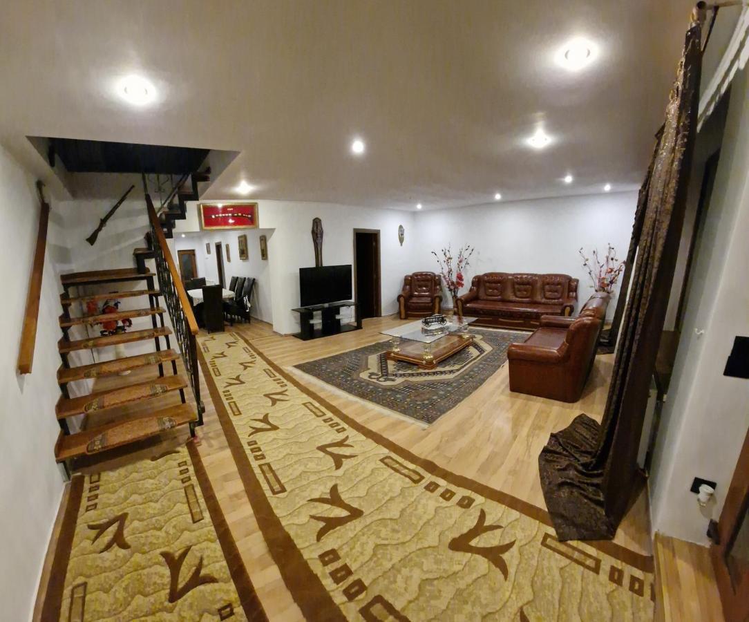 Ciprians' Home Săcele Eksteriør bilde