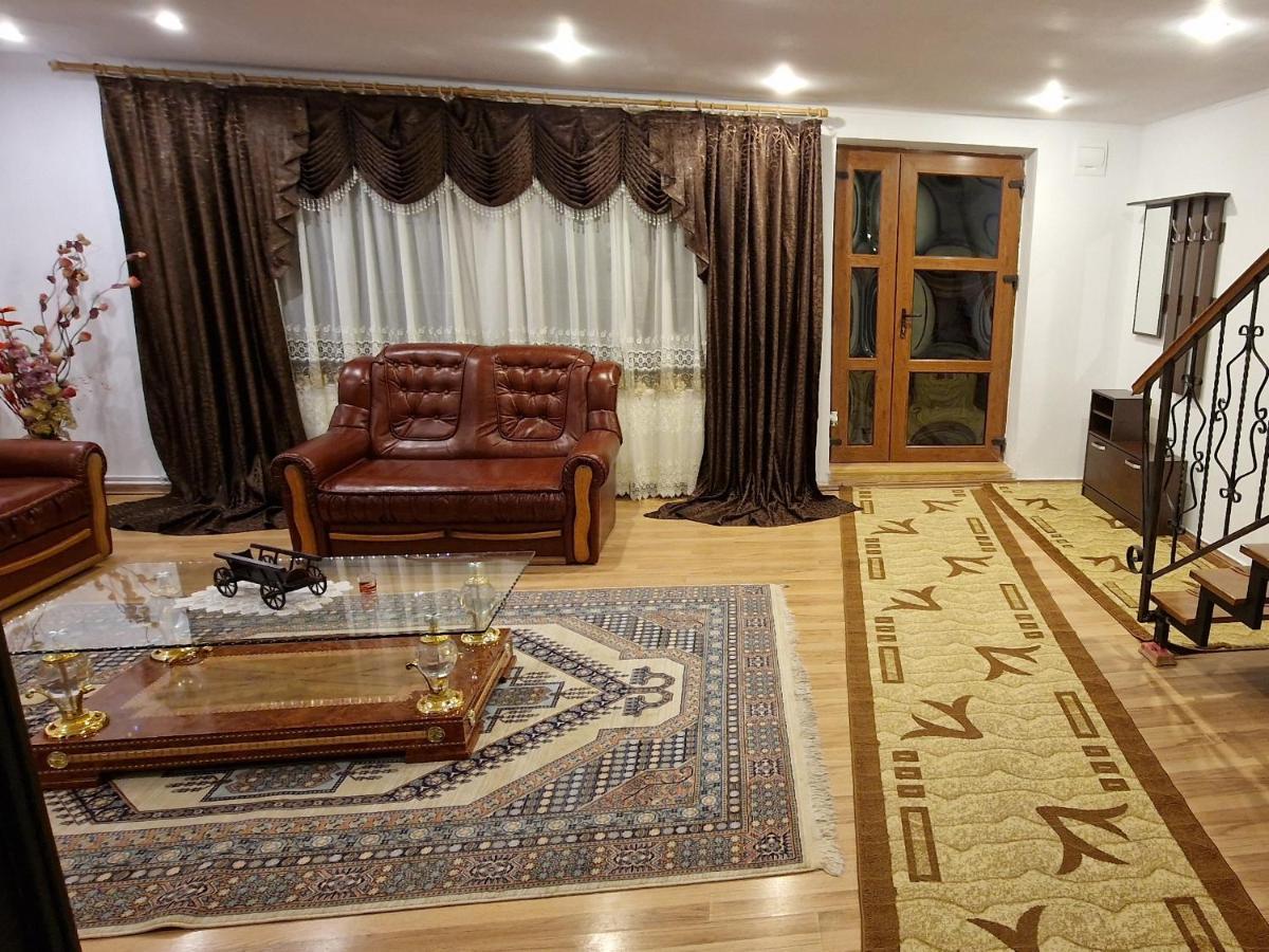 Ciprians' Home Săcele Eksteriør bilde